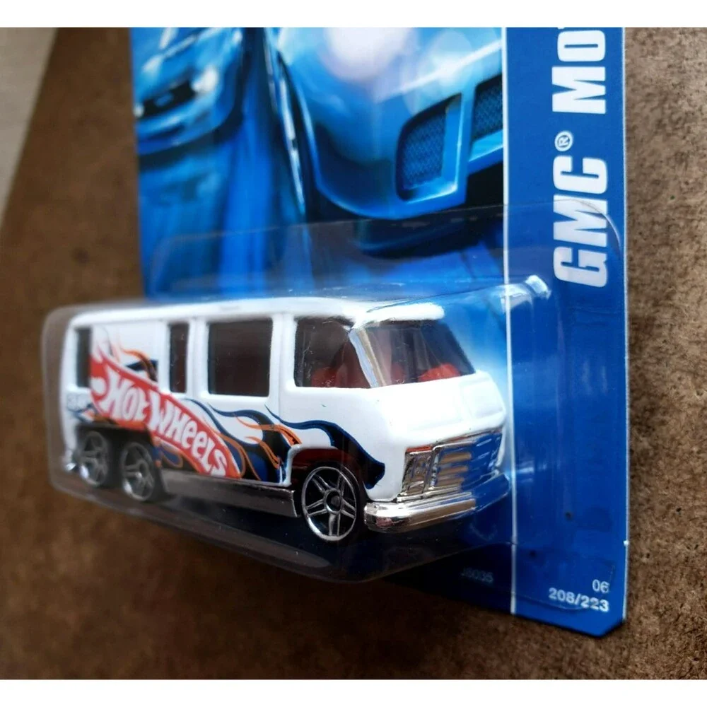 2006 Hot Wheels GMC MOTORHOME White MAINLINE SERIES #208 1:64 PR5 RIMS VARIATION